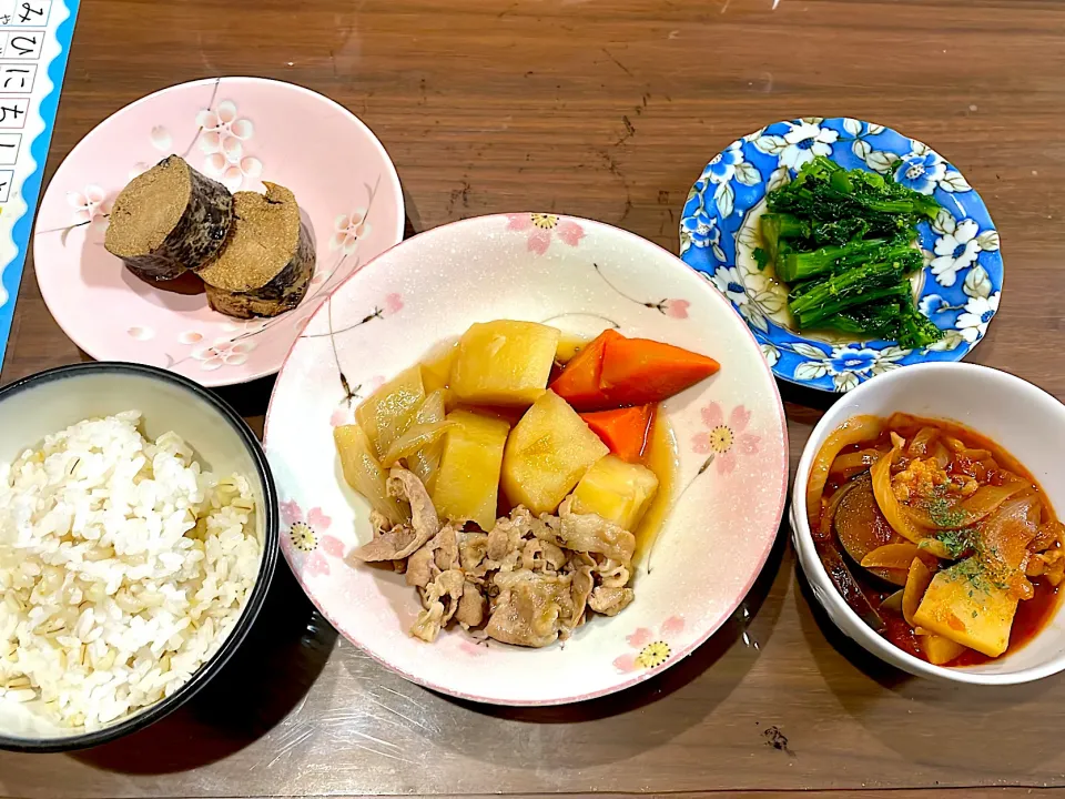 豚肉じゃが　野菜と豚バラのトマトスープ　菜の花のからし和え　真子の煮付け|おさむん17さん