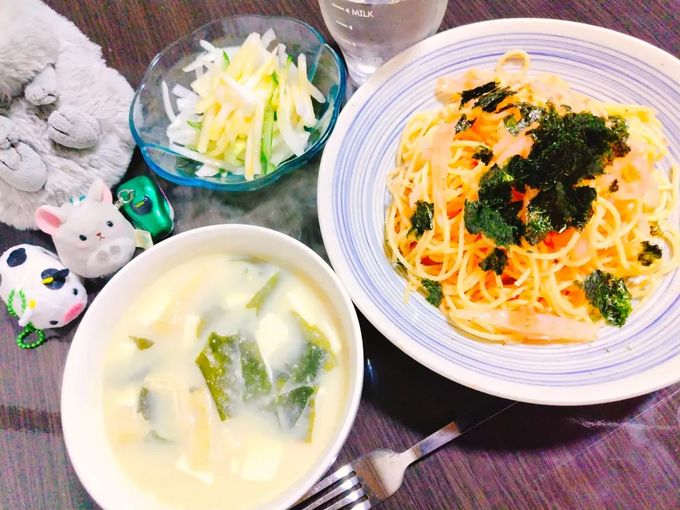 イカ明太パスタ、豆腐とわかめのミルク味噌汁、ミックス野菜サラダ|サトリさん