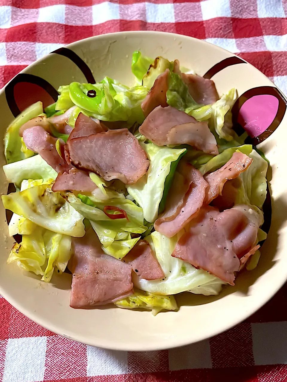 キャベツとベーコンのペペロンチーノ風|しげっちさん