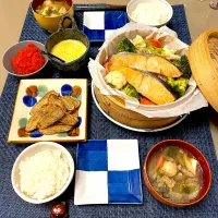 鮭と野菜蒸し、牛蒡唐揚げ、とろろご飯、　　豚汁|kekekeさん