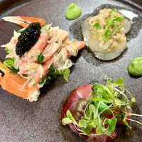 Yellowtail crudo, marinated scallops and crab salad|gonbenさん