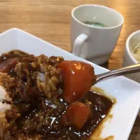 今年 初めての「カレーライス」🍛
サラダを添えて お昼ごはん💦|ばくあんしゃさん