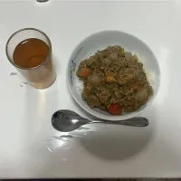 晩御飯☆ひき肉カレー（合い挽き・人参・じゃが芋・玉葱・プチトマト）|Saharaさん