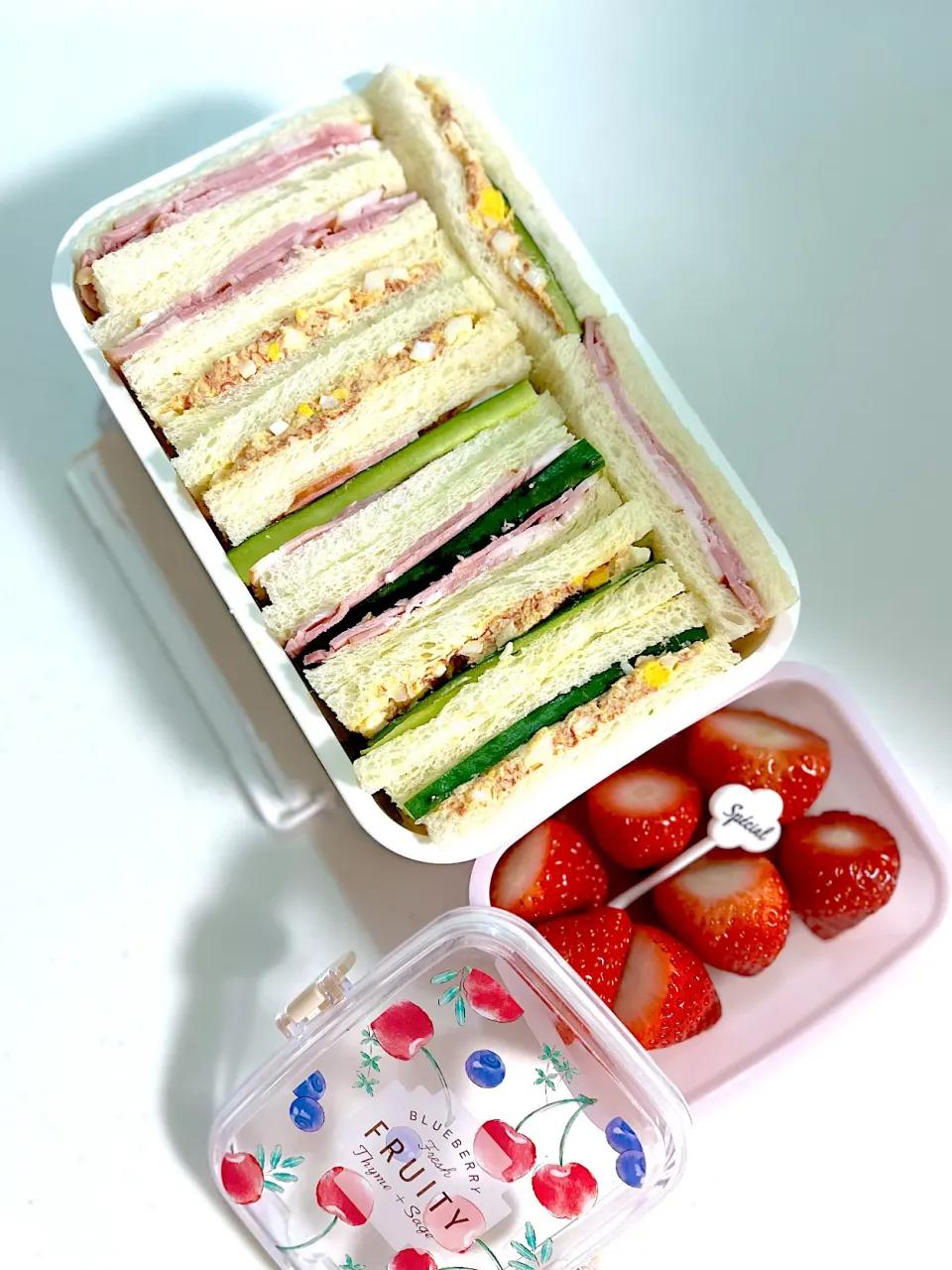 鎌倉ハムでハムサンドと腰塚のコンビーフサンド|ＥMＩさん