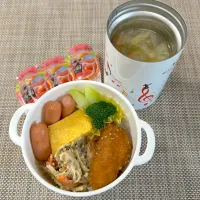 お弁当。肉だんご入り中華スープ付。|ゆーこ。さん