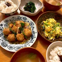 鶏団子とアスパラ卵の中華炒めの晩ごはん|むぎこさん