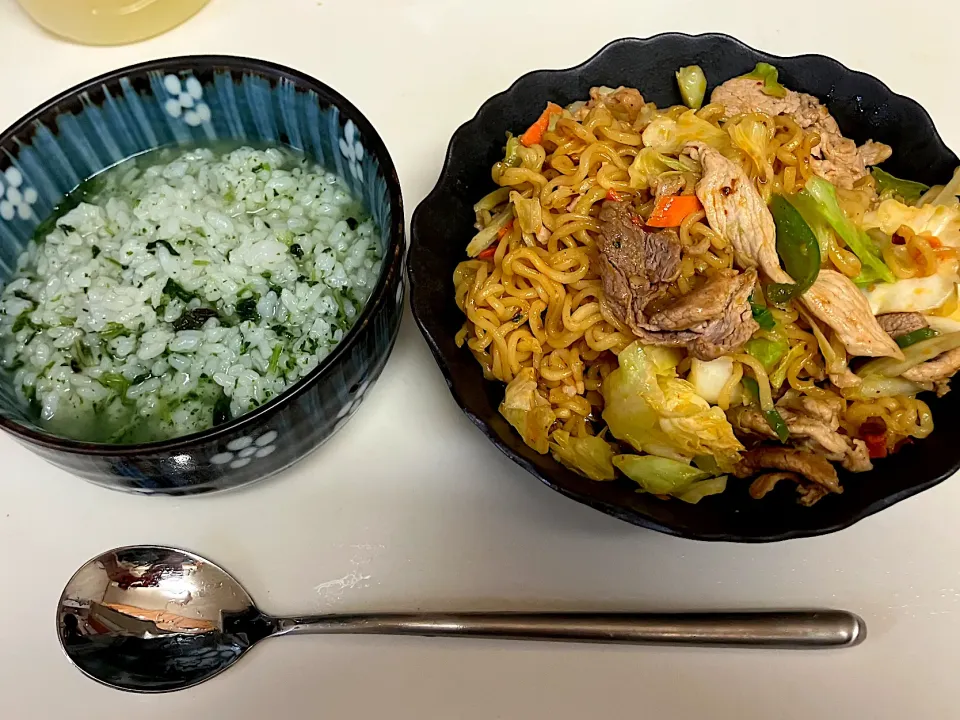 辛ラーメンの焼そばと七草粥|rossiさん