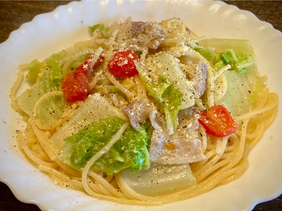 今日の麺好きランチは                             「豚バラと白菜のガーリックパスタ」|mottoさん