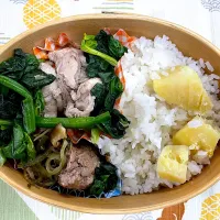 豚肉生姜焼、ハンバーグのサツマイモご飯🍱|なお🅿️さん