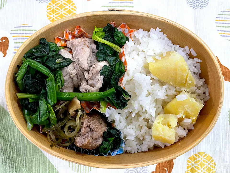 豚肉生姜焼、ハンバーグのサツマイモご飯🍱|なお🅿️さん