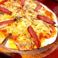 きのことチョリソーのピザ🍕|おかちさん