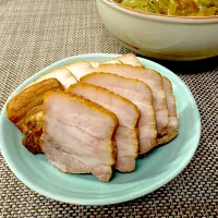 醤油ラーメン用の手作り焼豚と白菜の中華炒め。|ゆーこ。さん