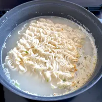 レンジでインスタントラーメン🍜😋|すかラインさん