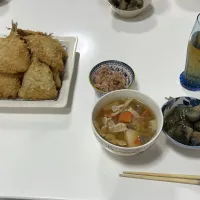 晩御飯☆豚汁☆もやしの梅酢和え☆アジフライ☆揚げなすの煮浸し|Saharaさん