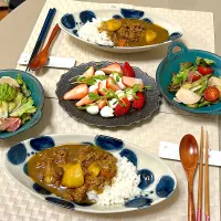 カレーライス、サラダ、いちごカプレーゼ|kekekeさん