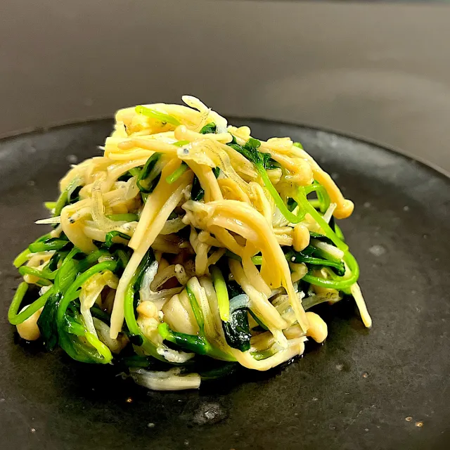 Snapdishの料理・レシピ写真:えのきのペペロンチーノ｜節約でもゆずれない！美味しくてバランスのいいメニュー♪