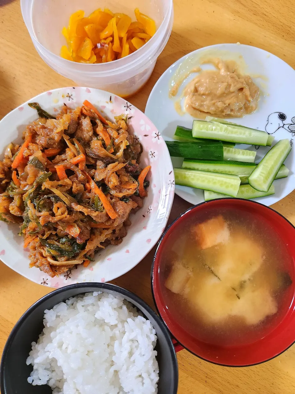 プルコギ、もろきゅー、お麩とわかめの味噌汁、つぼ漬け|さきさん