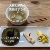 「爆弾おにぎり&スープde朝ごはん」
鮭.おかか.昆布の爆弾おにぎり🍙
豚バラと大根のスープに常備菜を
添えて 朝ごはん💦| ばくあんしゃさん