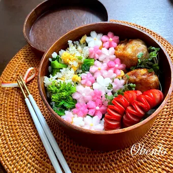 Snapdishの人気料理写真:アッチさんの料理 菜の花ごはんでお弁当🍱