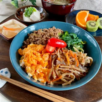 Snapdishの人気料理写真:『Fit Dish』きんぴらごぼうde四色丼