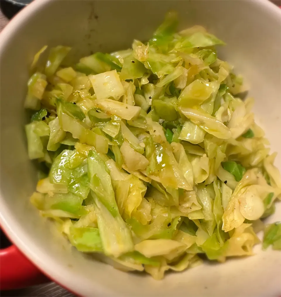 ランチ食べすぎた日のキャベツ料理？|estrellaさん