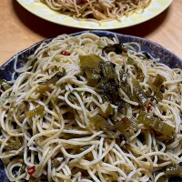 芭蕉菜の油炒めをペペロンチーノ、コンビーフパスタ|abekoさん