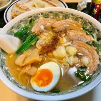 お家で作る喜多方ラーメンの味噌　　　　　　　　手作りチャーシューをトッピング|Takeshi  Nagakiさん