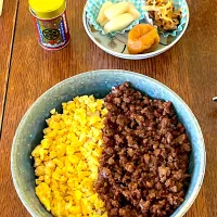 ランチ♯そぼろ丼|小松菜さん