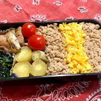 2025.1.25 息子弁当　◎二色丼　◎ほうれん草胡麻和え　◎焼き芋　◎焼き鳥|goroさん