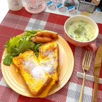 フレンチトースト＆帆立とほうれん草のシチュー🍞🥬|めいさん