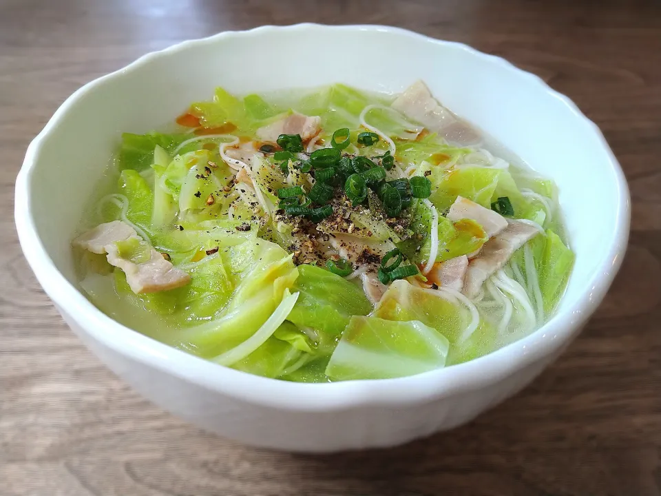キャベツとベーコンの黒胡椒にゅうめん|古尾谷りかこさん