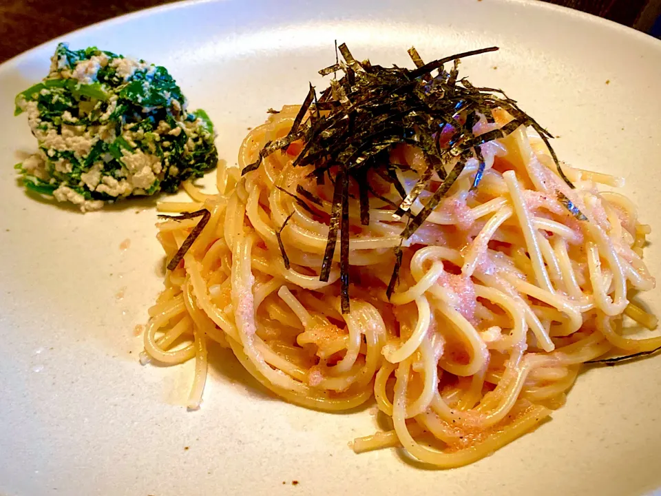 とある日の麺好きランチ                             「明太子パスタ&ほうれん草白和え」|mottoさん