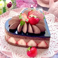 苺のチョコムースグラサージュケーキです🍓🍫❤️|sucreroomさん