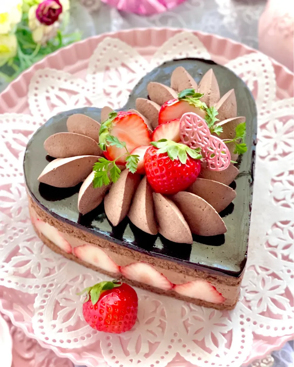 苺のチョコムースグラサージュケーキ🍓🍫❤️(真上ver.)です♡♡|sucreroomさん