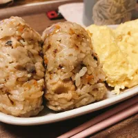 フライパンで炊いたおこわ風炊き込みご飯🍚とレンジで作った卵焼き🥚| gunlove❤さん