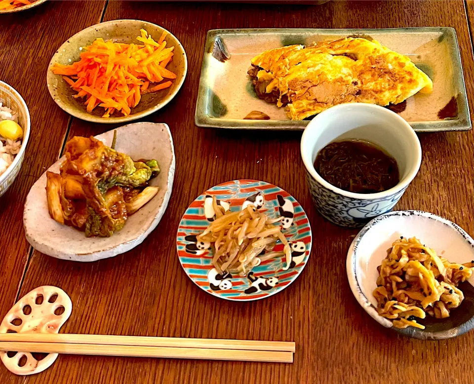 晩ごはん♯ひき肉オムレツ♯もずく酢♯自家製キムチ♯切り干し大根|小松菜さん