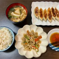 ⚫︎皮から手作り焼き餃子
⚫︎残り物で作った青椒肉絲的なモノ
⚫︎そこそこの具が入った味噌汁
⚫︎玄米50%ご飯|tatsuponさん