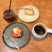 苺のタルトと苺のクラフティとコーヒー| ちゃみこさん