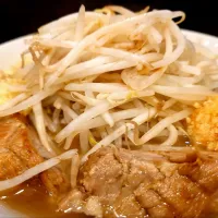 【価格改訂】
【TRY ラーメン大賞 2018年 
汁なし部門1位】 
用心棒 神保町店 
ラーメン (950円、麺300g) 
― 麺少なめ 250g
＋豚追加1 (180円) 
＋ニンニクマシ (無料) 
＋ショウガマシマシ (無料) 
@神保町3分 
(JR秋葉原駅から徒歩19分) 
25027
〈醤13塩4噌󠄀4タ1昆2出1F2冷0〉