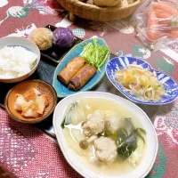 grandmaの晩ごはん☆ 今夜は大根のナムル、鶏団子と白菜煮、紫芋ときな粉のおはぎはボランティアからのお土産です| kaoriさん