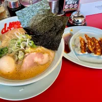 山岡家のラーメンと餃子　玉子付きで