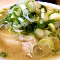 【ラーメンWalker 東京 2025
ラーメンWalkerグランプリ 東京2024 銀賞】
【TRYラーメン大賞2024-2025 名店部門 MIX第3位】 
【食べログ ラーメン TOKYO 百名店 2023~2024 選出店】 
桜上水 船越 
塩中華そば 麺半分
 (茹で前100g、1,000円) 
＋味玉 (麺半分でサービス無料)
＋ワンタン2個 (120円)
＋ネギ並 (80円)
＠桜上水4分
25028
〈醤13塩5噌󠄀4タ1昆2出1F2冷0〉


|大脇さん