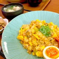 チャーハンとスープ餃子のおぼんごはん|すずさん