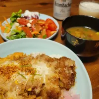 お惣菜生活（DAY４）
カツ丼
サラダ
お味噌汁（フリーズドドライ）|あんさん