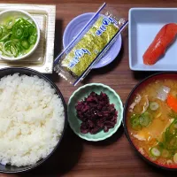 今日の朝ごはん（ごはんはあきたこまち、辛子明太子、味付のり、納豆、豚汁、ゆかりむらさき）|Mars＠釜飯作り研究中さん