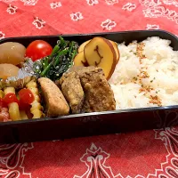 2025.1.29 息子弁当　◎ぶりの唐揚げ　◎ほうれん草胡麻和え　◎玉蒟蒻　◎グリルじゃがいもカレー味　◎伊達巻| goroさん