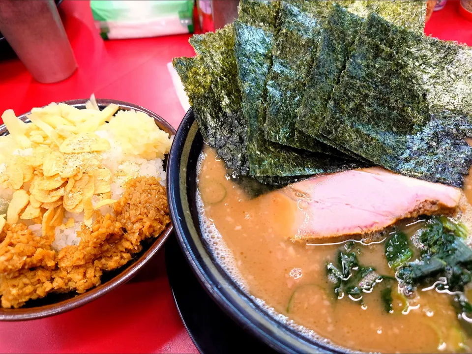 【食べログ TOP 5000】 
IEKEI _ TOKYO 王道家直系 
ラーメン (900円、麺柔らかめ/ 味すごく薄め/油少なめ) 
－麺少なめ 
＋海苔 (5枚、麺少なめサービス) ＋ライス (150円) 
＋ちょこっと薬味ネギ 
(Xフォロワーサービス無料)
@末広町2分 
(JR御徒町駅から徒歩5分)
25029
〈醤14塩5噌󠄀4タ1昆2出1F2冷0〉
|大脇さん