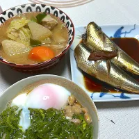 具沢山味噌汁　めかぶ納豆温玉のせ　鰯煮付け|まゆさん