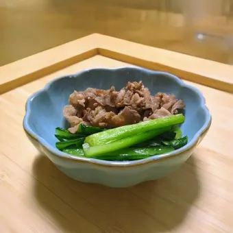 Snapdishの人気料理写真:小松菜と牛肉のさっと煮🌿