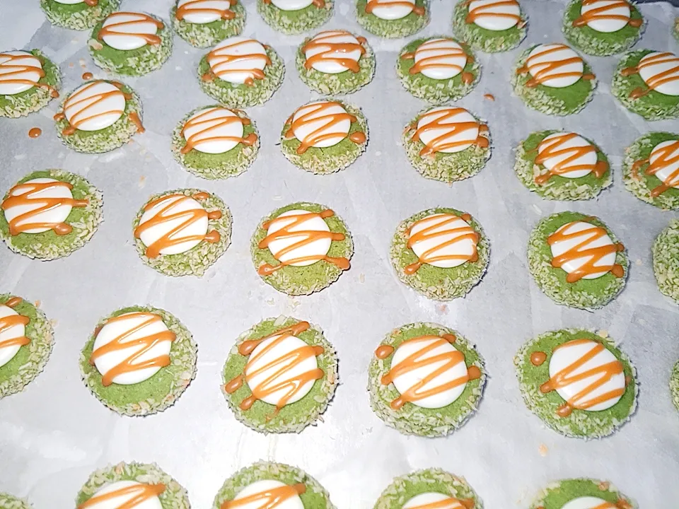 pandan coconut button cookies|Queen_Surieさん